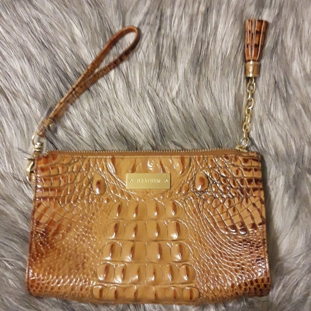 Brahmin wristlet